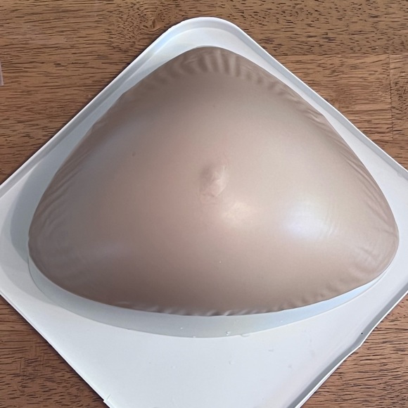 4 Amoena Essential Light sizes 9 and 10 2S breast shape price is now for all 4. - Picture 7 of 9